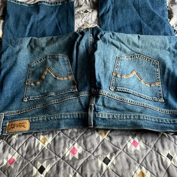 Bootcut Levi’s - Picture 2 of 5